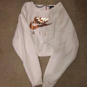 nike cropped sweatshirt
